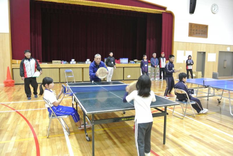 丸太卓球大会の様子